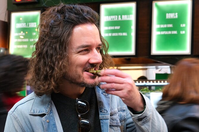 Amsterdam-West Food Tour with local guide - Stop 5 and Stop 6: SOIL Vegan Café and Meatless District comfort-food payoff
