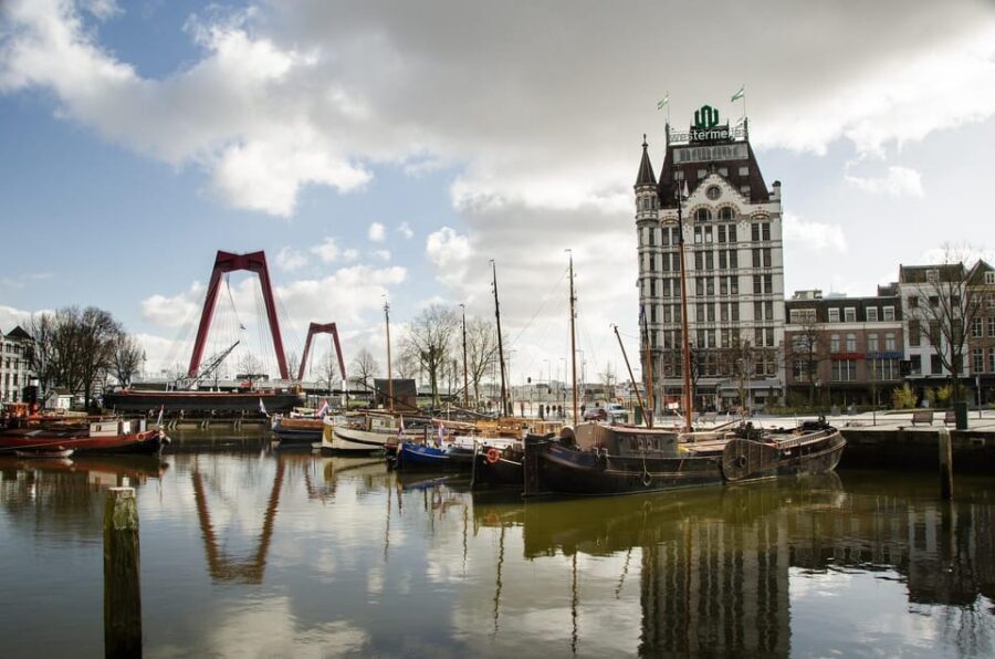 Amsterdam: Zaanse Schans, The Hague & Rotterdam Tour - Guides and the on-the-road experience