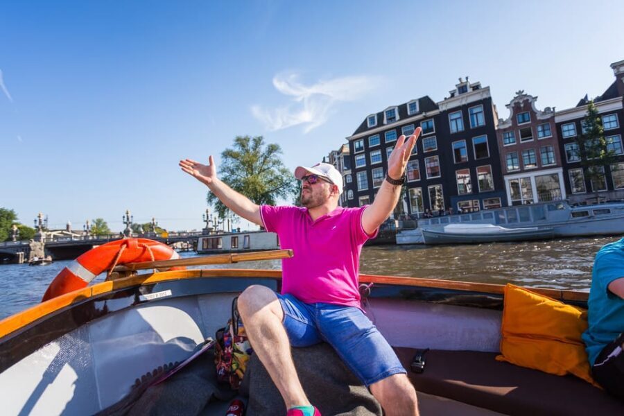 Amsterdam:1.5-Hour Canal Cruise local Guide, Drinks & Snacks - The Canal Route You’ll See: From Rijksmuseum Area to De Wallen and Back