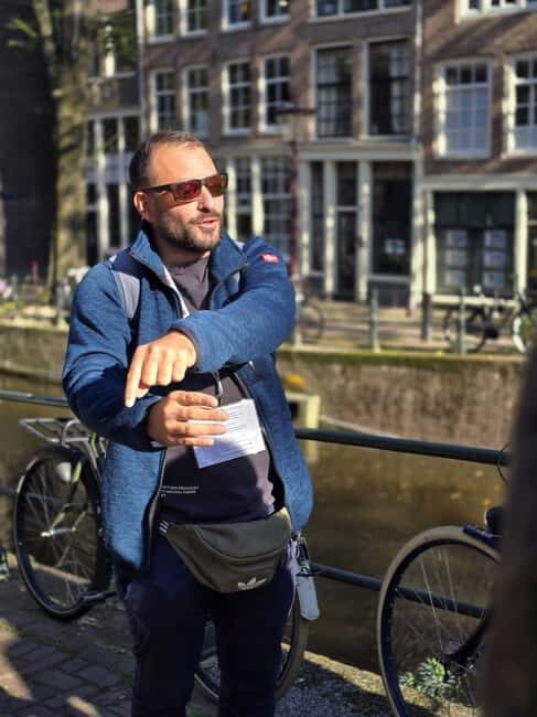 Amsterdam’s Hidden Facts: 750 Years of Secrets ⭐ - Starting at the Bull: getting your bearings fast