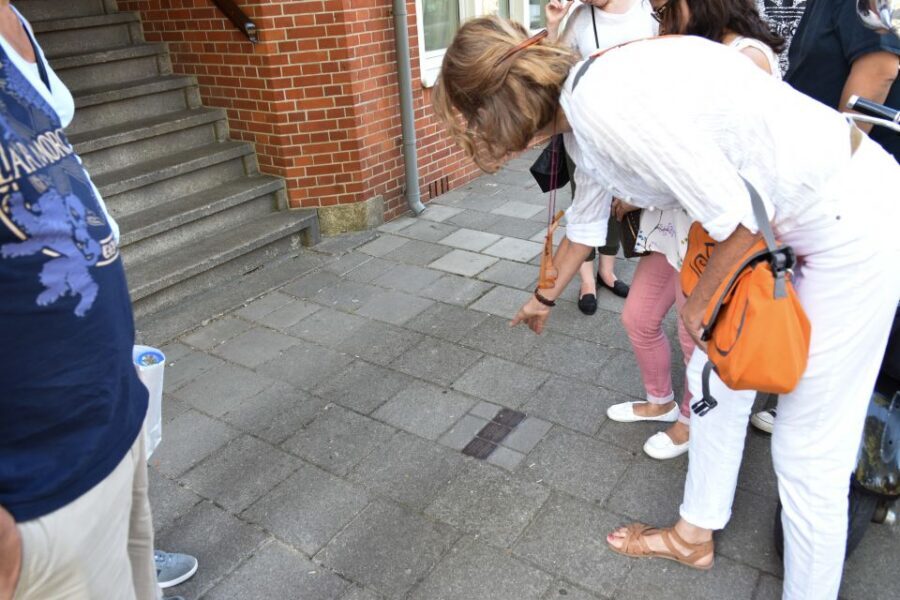 Anne Frank Story & Private 2-Hour Neighborhood Tour - Why the neighborhood in Amsterdam South feels different