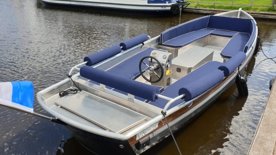 Boatrental 2 Hours 12 Person with Steeringwheel and cushions - Key points to know before you book