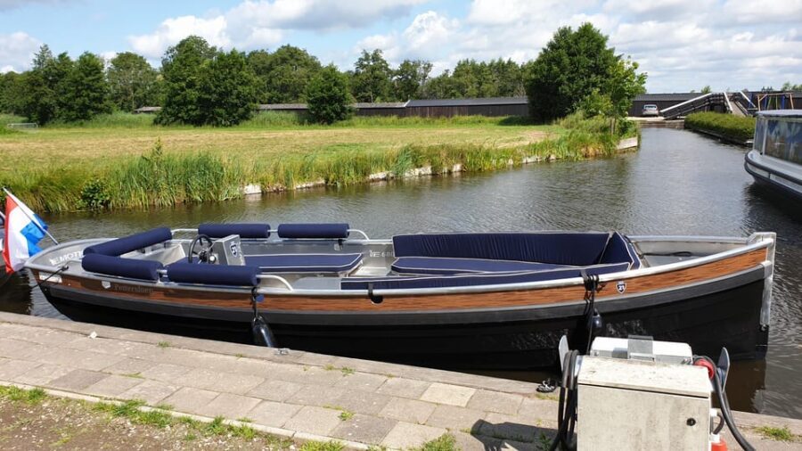 Boatrental 2 Hours 12 Person with Steeringwheel and cushions - Comfort and safety: cushions, shallow water, and life jackets
