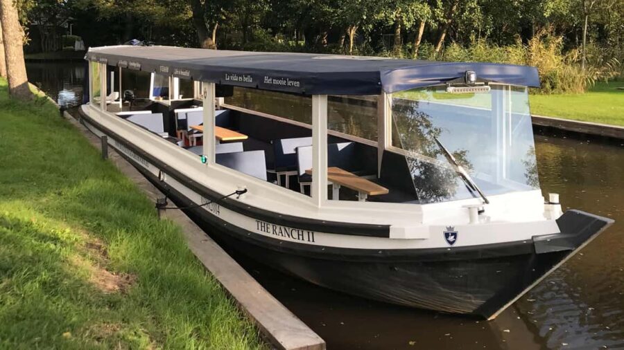 Boatrental 3 Hours 8 Person with Steeringwheel and cushions - The Boat Experience: Comfort, Cushions, and Why Sitting Matters