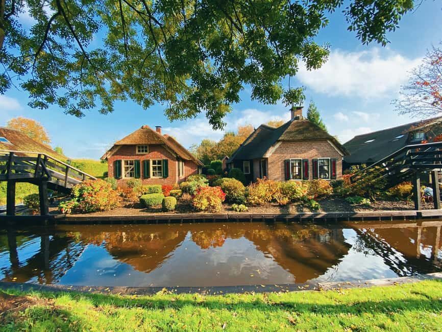 Boatrental 3 Hours 8 Person with Steeringwheel and cushions - Getting Started at boatrental-giethoorn: Free Parking, Toilets, and Easy Prep
