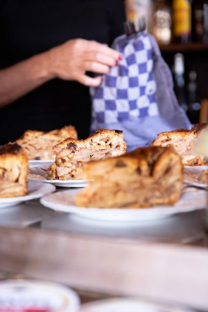 Boutique Dutch Food & History Tour with up to 8 guests only - A small group that keeps Dutch food tasting from feeling rushed