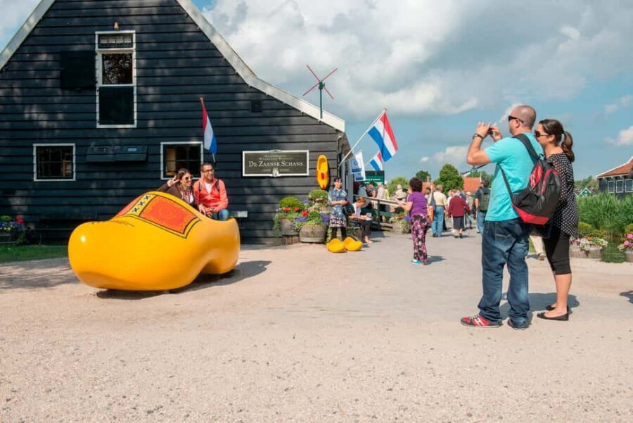 Brussels: Holland Keukenhof & Kinderdijk Guided Day Tour - Wisboom Pumping Station, Visitor Area, and Audio Guidance