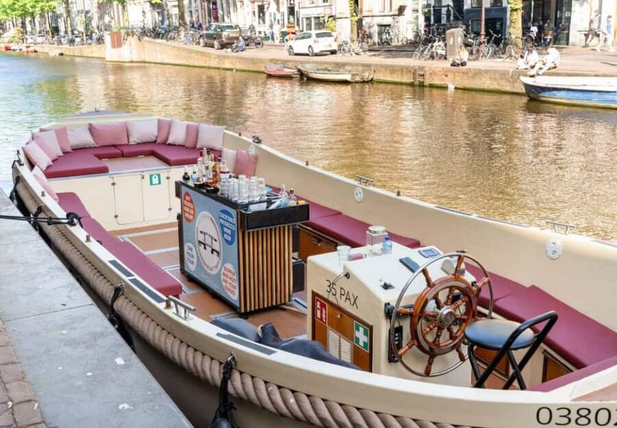CHEESE AND DRINKS TOUR: A TASTE OF AMSTERDAM ON THE CANALS - Food, Drinks, and the Cheese Platter: The Tasting Part Actually Matters