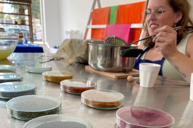 Cheese making workshop next to De Hallen, heart of Amsterdam - Making two fresh cheeses: rennet first, then acid