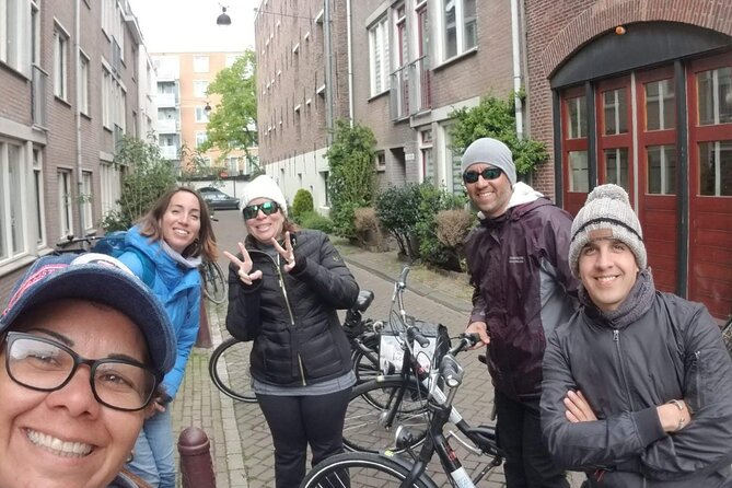 Daily group bike tour in Spanish. - Museumplein and the Van Gogh Museum photo moment