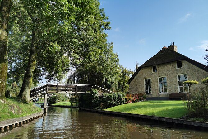 Day Tour Giethoorn, Afsluitdijk and Zaanse Schans with Boat Cruise - Giethoorn: The Dutch Little Venice, Plus a 1-Hour Canal Cruise