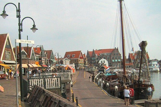 Day Trip from Amsterdam to Zaanse Schans Windmills and Volendam - Timing, pickup, and comfort tips for an 8-hour day