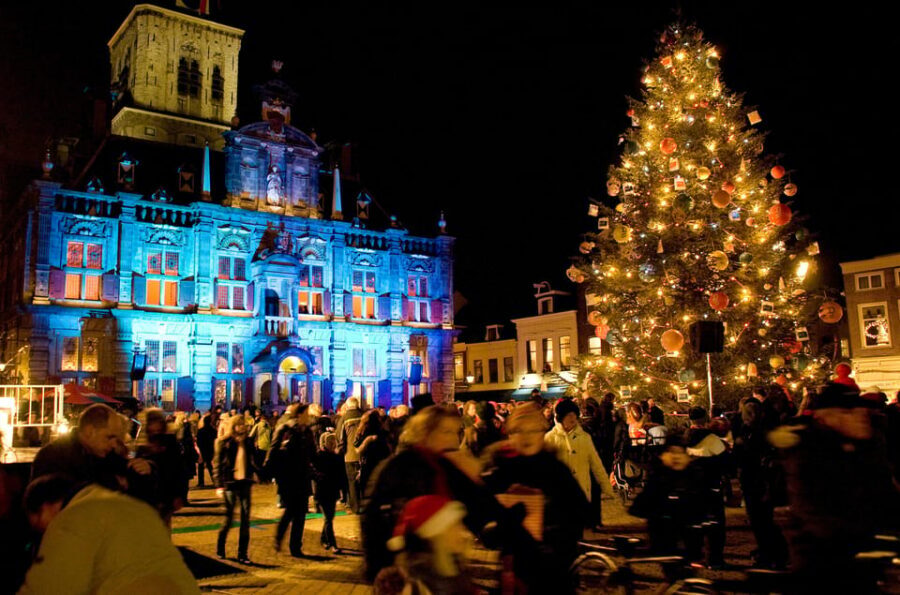 Delft: Christmas Walk with Oliebollen and Glühwein - Starting at Voldersgracht 5: the Christmas Shop warm-up