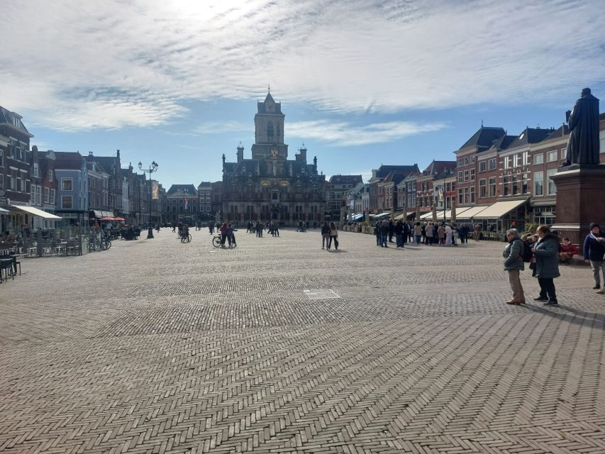 Delft: Dive into the Golden Age on a Private Walking Tour - The bridge-and-canal rhythm: why 75 crossings change the experience