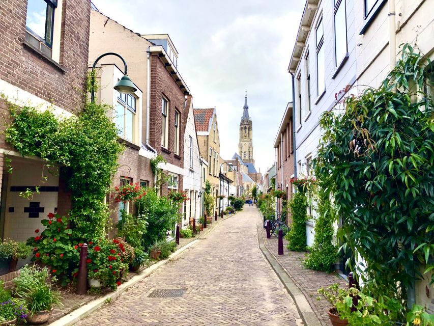 Delft: Private Historical and Cultural Guided Walking Tour - Delft Blue pottery: learning the origins and seeing craft work