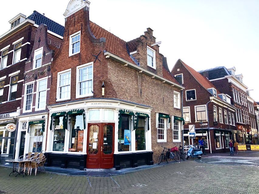 Delft: Private Historical and Cultural Guided Walking Tour - Small alleys, canals, bridges, and courtyard Delft