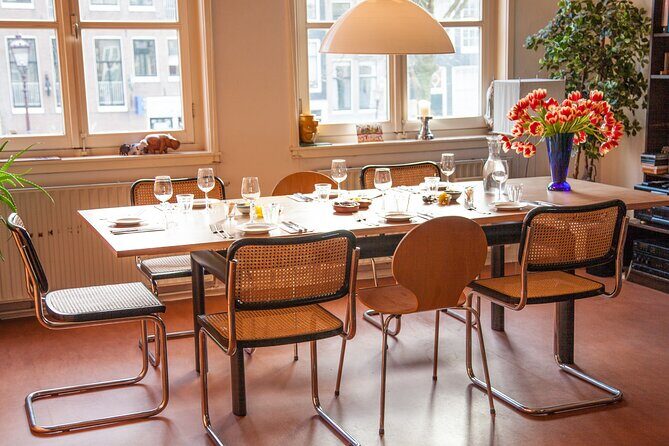 Dining With The Dutch: Enjoy A Delicious 4-Course Family Meal - Where to meet and how to plan your walk