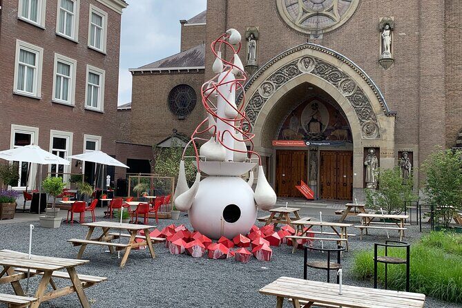 Discover the best spots in Den Bosch with Outside Escape - Jeroen Bosch Tuin: wall art and puzzle momentum
