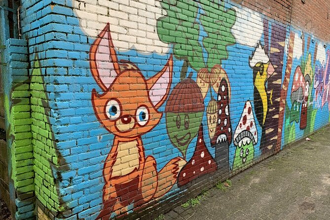 Discover The Hague's scenic courtyards in an Outside Escape game! - Game flow: download, team up, and let the phone guide you