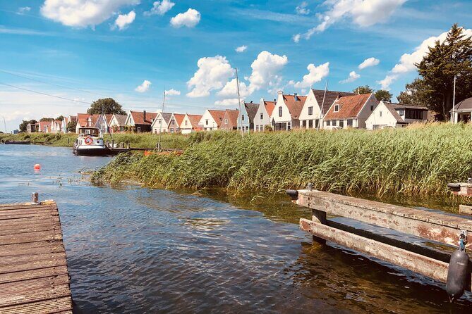 Dreamy Dutch Villages Tour: Giethoorn, Zaanse Schans & More - Clogs and cheese at Zaandam: demos, tasting, and free wandering