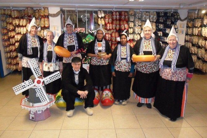 Dutch Experience in Volendam with Traditional Outfits - Private tour flow: it’s not a crowded factory line