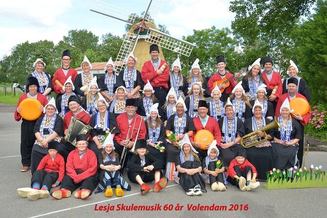 Dutch Experience in Volendam with Traditional Outfits - Simonehoeve’s best trick: you start in costume