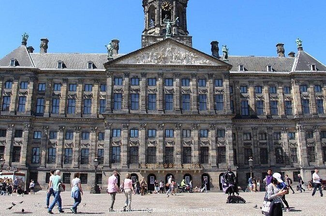Dutch Golden Age: Private Tour of Amsterdam & Rembrandt's House - Bloemenmarkt: the flower market stop for tulip-bulb souvenirs