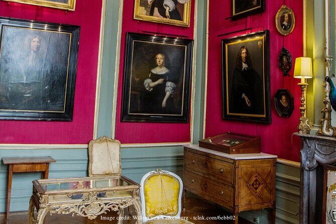 Dutch Golden Age: Private Tour of Amsterdam & Rembrandt's House - Dam Square and Damstraat: royal presence in the heart of the city