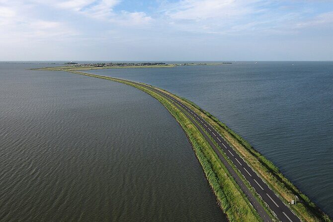 E-Bike PRIVATE tour Countryside of Amsterdam Volendam Marken - Volendam: fishing village flavor with a tight 30-minute stop
