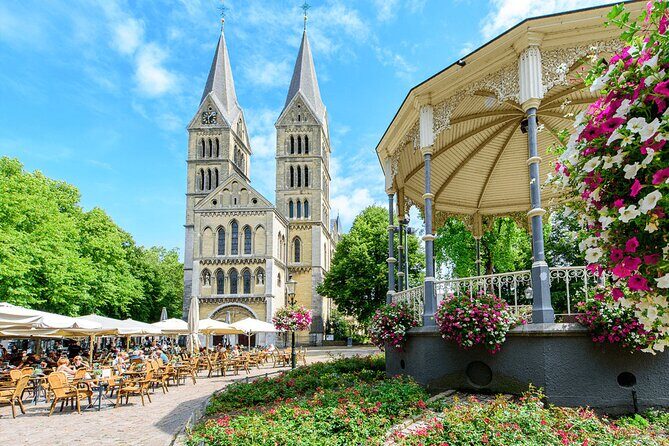 e-Scavenger hunt Roermond: Explore the city at your own pace - Getting ready: meeting point, phones, and data you’ll need
