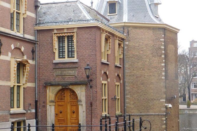 e-Scavenger hunt The Hague: Explore the city at your own pace - Solving challenges in your language, with a map that actually helps