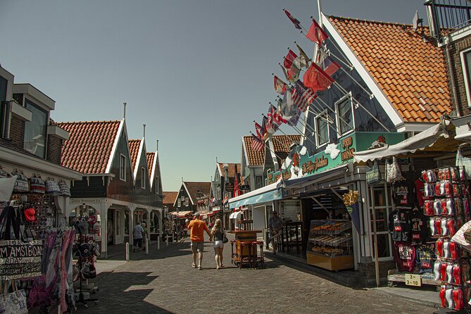 e-Scavenger hunt Volendam: Explore the city at your own pace - The route in plain English: from costume interiors to IJsselmeer views