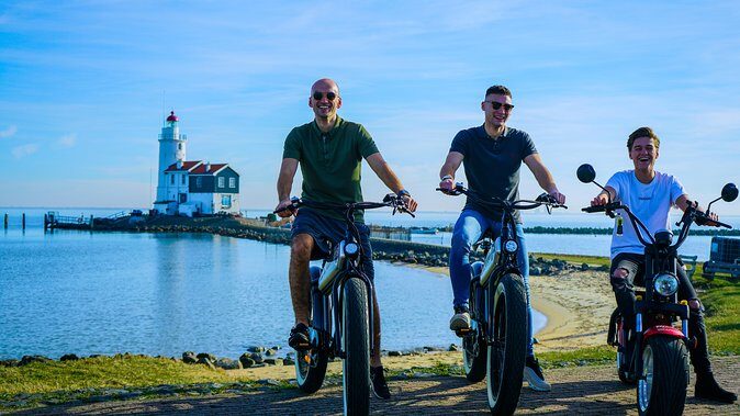 E-scooter rental Volendam - Countryside of Amsterdam - E-chopper practicalities: licence, wind, and staying comfortable