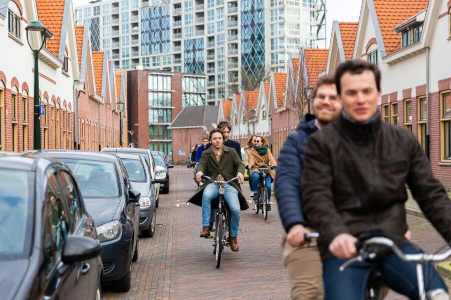 Eindhoven: Private Guide for a Bike Tour - Following the Dommel river through hidden green parks