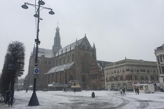 Elisabeth's Tailor made tours and services in Amsterdam and the Netherlands. - Former Town Hall of Nieuwer-Amstel: antiques, markets, and vintage shopping mood