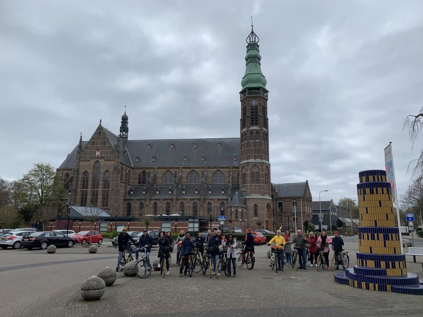 Enjoy the tulip fields in a Landrover with a local guide! - Keukenhof Castle from the road: history without the ticket line
