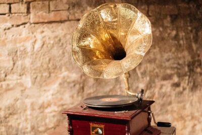 Escape Room - l'Architecte - The Story Beat: Henri Evers and the Brotherhood Clues