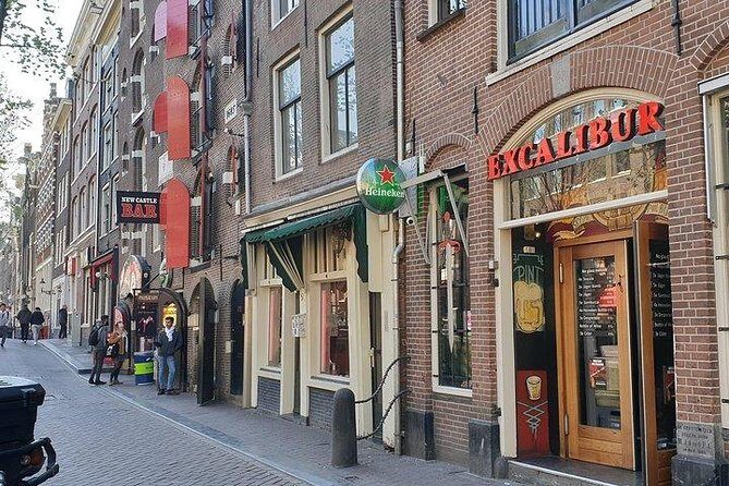 Exclusive small-group Amsterdam Red Light District tour - The guide experience: questions, pacing, and the stories you’ll remember