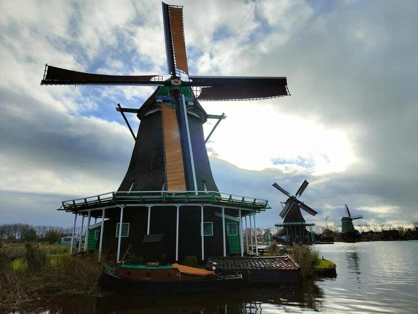 Excursion from Amsterdam to the windmills of Zaanse Schans - Zaanse Schans windmills: more than postcards
