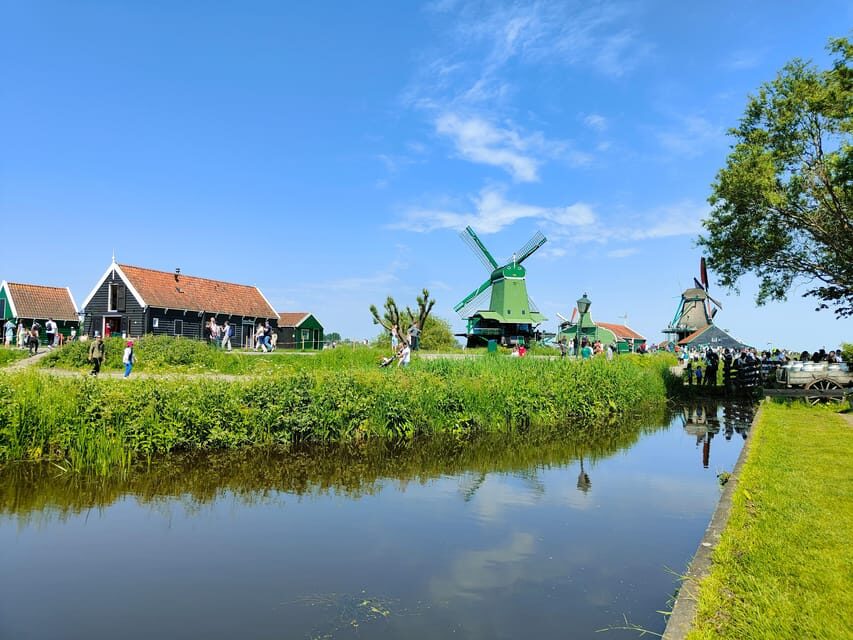 Excursion from Amsterdam to the windmills of Zaanse Schans - Meeting at Amsterdam Centraal: find your guide quickly