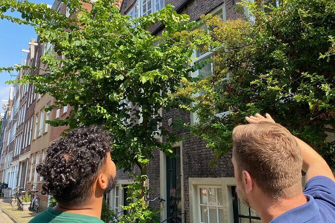Explore hidden streets with friends - Private Tour - The nine streets and shopping lanes away from the main crush