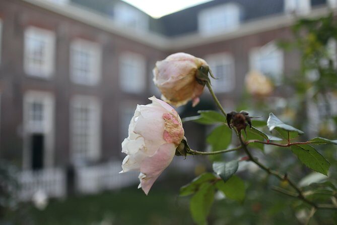 Explore hidden streets with friends - Private Tour - Karthuizerhof courtyard: widows, 1650, and the early social housing idea