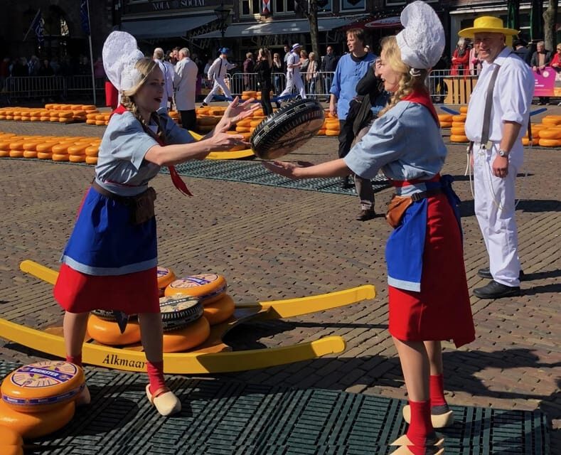 From Amsterdam; Alkmaar Cheese market & Zaanse Schans - A 30-minute guided walk in Alkmaar: short, but useful