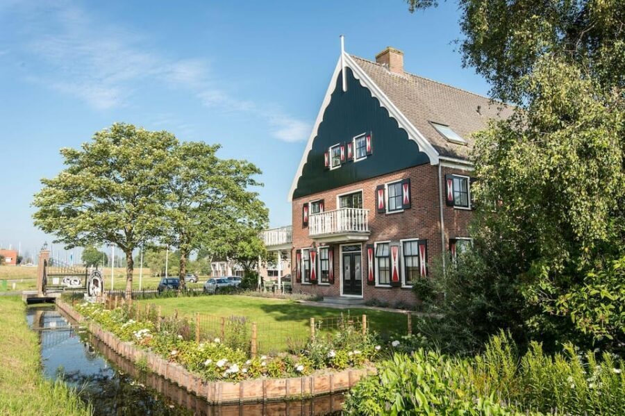 From Amsterdam; Alkmaar Cheese market & Zaanse Schans - Tour pace and group size: what feels smooth, what feels tight
