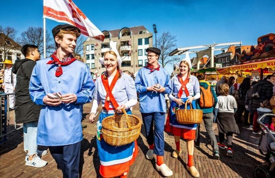 From Amsterdam; Alkmaar Cheese market & Zaanse Schans - Who this trip suits best (and who should choose a slower option)