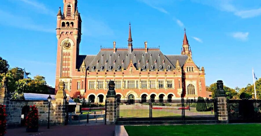 From Amsterdam: Day Tour to Rotterdam, Delft and The Hague - A 10-hour sampler from Amsterdam that stays in control