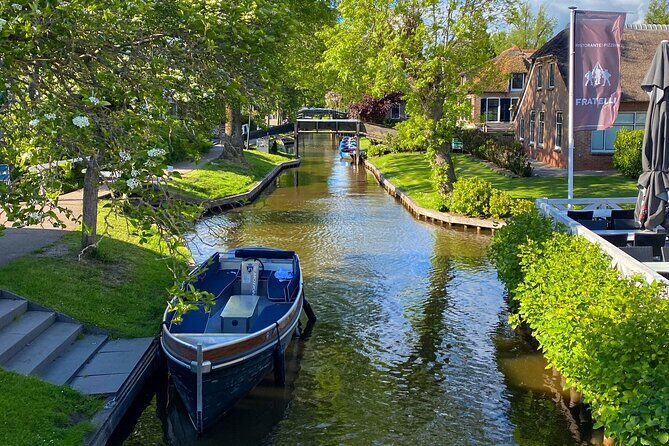 From Amsterdam: Giethoorn Day Trip with Canal & Village Tour - Lunch in Giethoorn: Getting Fed Without Losing the Best Hours