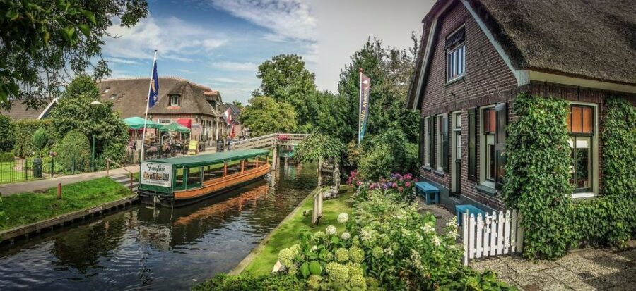 From Amsterdam: Giethoorn Sightseeing Tour and Canal Cruise - Key Things to Know Before You Go