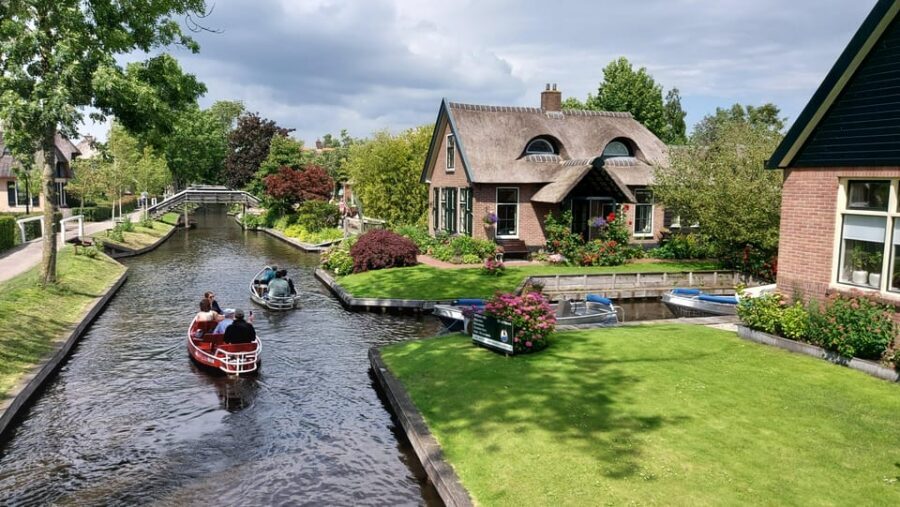 From Amsterdam: Giethoorn Small Group Tour with Boat Ride - Key highlights worth your time