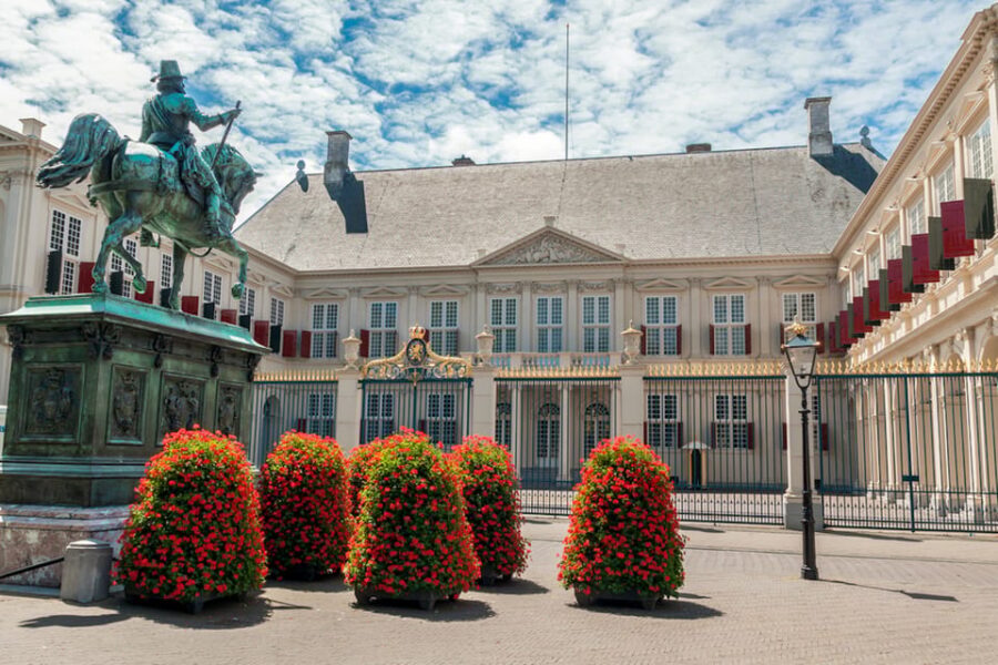 From Amsterdam: Rotterdam, The Hague & Delft Private Tour - The private guide factor: how the tour stays meaningful